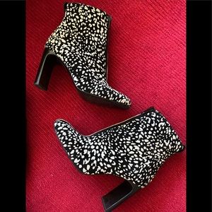 Rag & Bone B&W Front Zipper Size 8 Booties Worn 2X